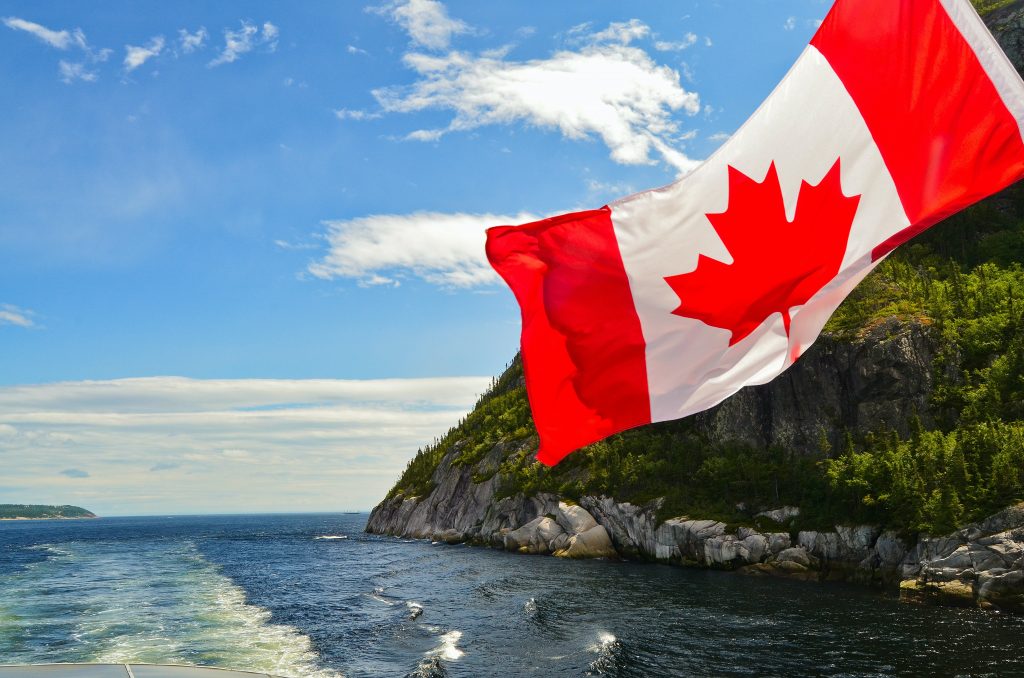 GIẤY PHÉP LÀM VIỆC (WORK PERMIT) VÀ CƠ HỘI ĐỊNH CƯ CANADA